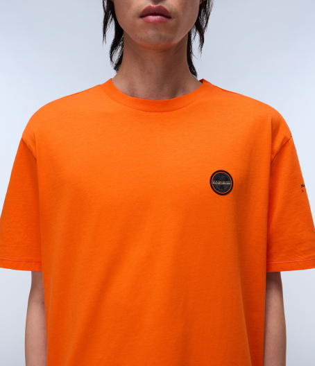 Мъжка тениска S-BADGE SS ORANGE RED NP0A4I3NA00 04
