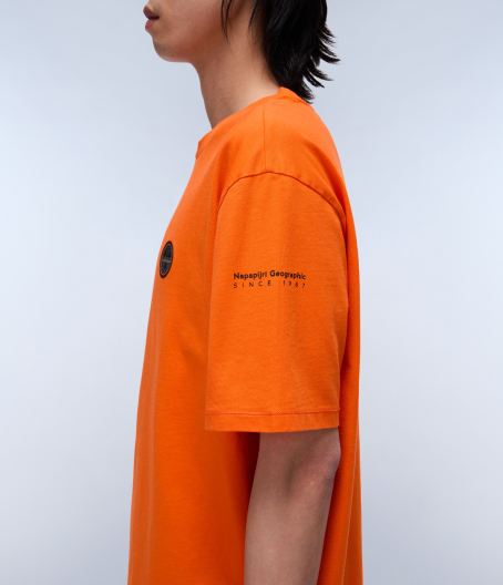 Мъжка тениска S-BADGE SS ORANGE RED NP0A4I3NA00 05